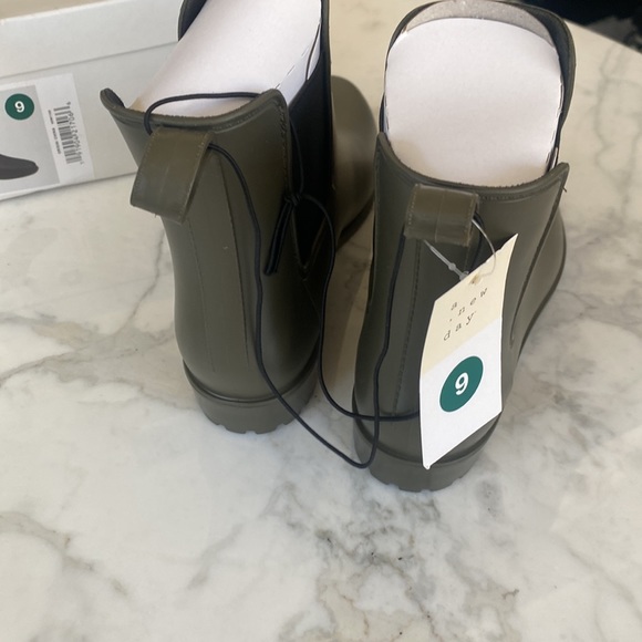 A New Day Chelsea Rain‎ boots Olive Green size 9 - Picture 6 of 6